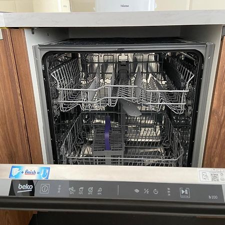 New, Airy And Spacious Apartment In מליאהה מראה חיצוני תמונה