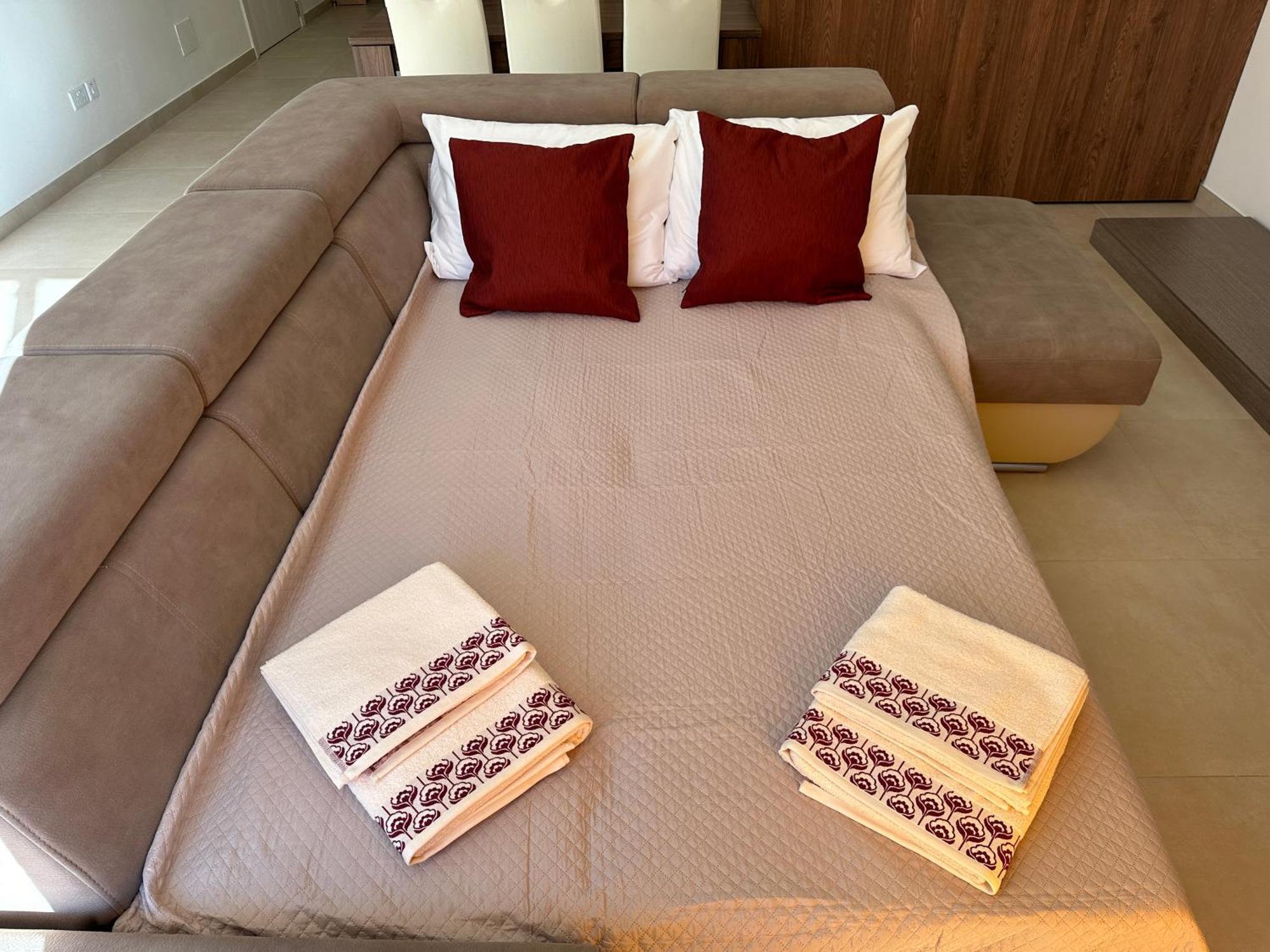 New, Airy And Spacious Apartment In מליאהה מראה חיצוני תמונה