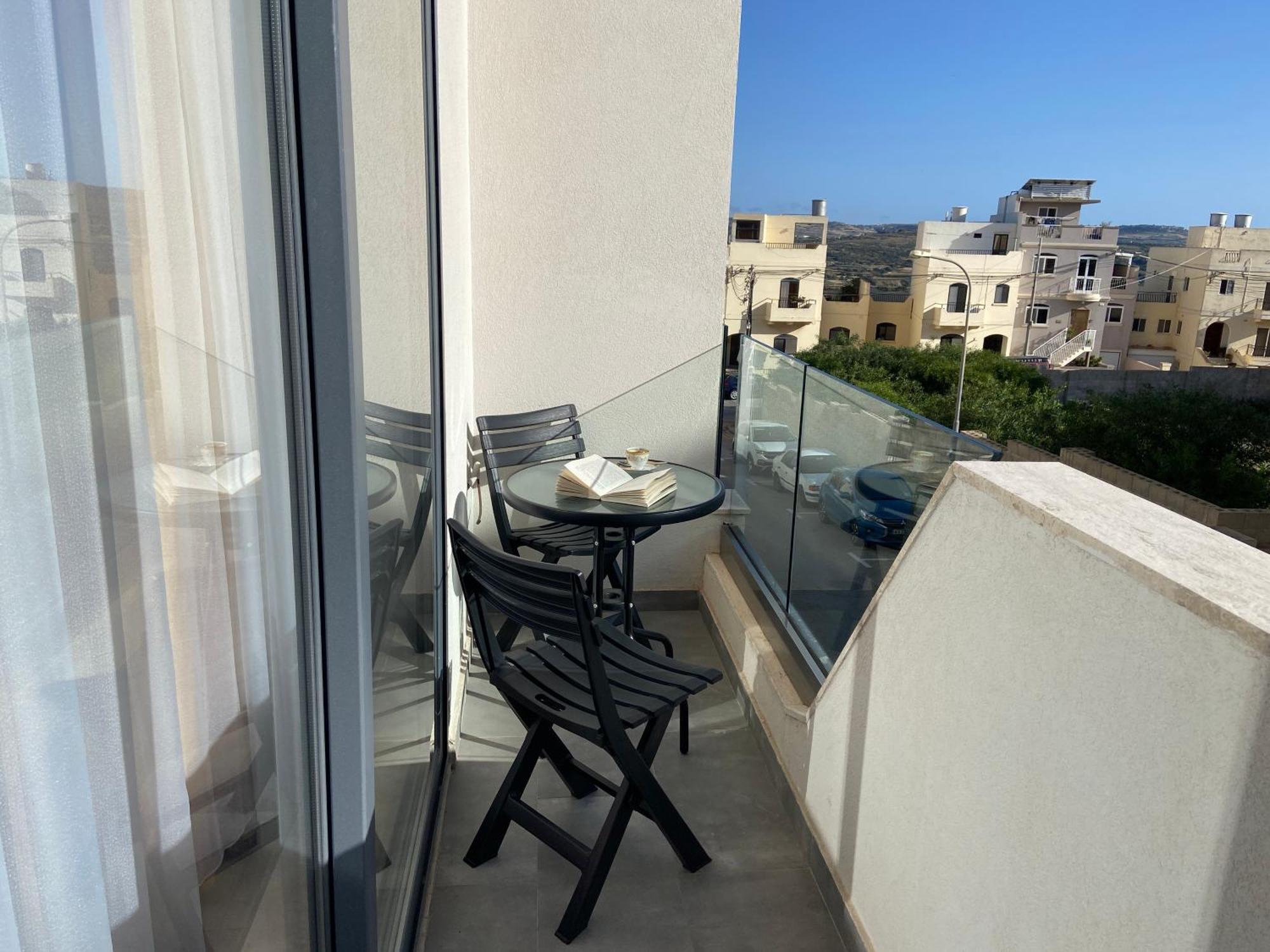 New, Airy And Spacious Apartment In מליאהה מראה חיצוני תמונה